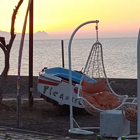 Pleasure Beachside Hotel Perissa (Santorini)