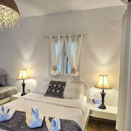 Pleasure Beachside 3* Perissa (Santorini)