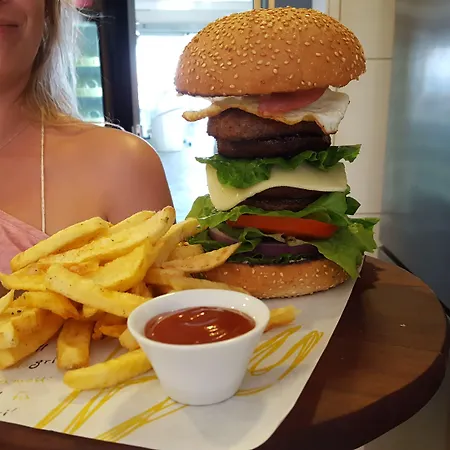 מלון Pleasure Beachside 3*