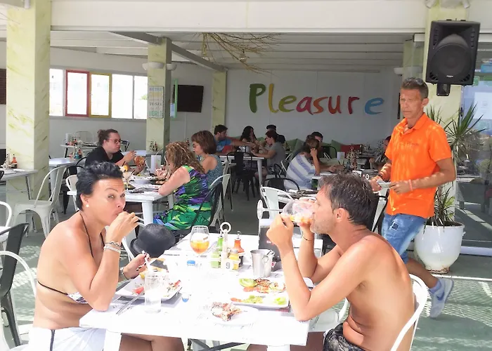 Hotel Pleasure Beachside Perissa (Santorini)