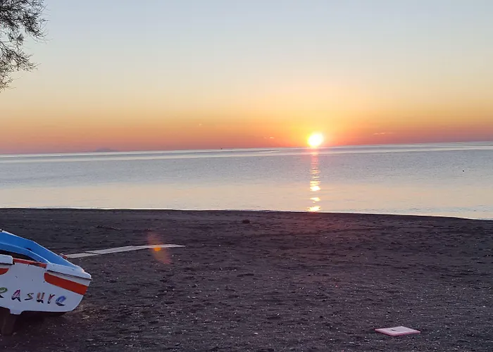 Pleasure Beachside 3* Perissa (Santorini)