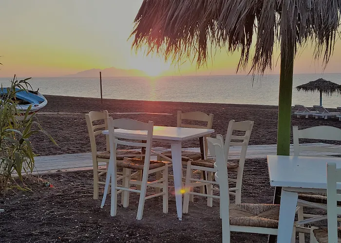 Pleasure Beachside Perissa (Santorini)