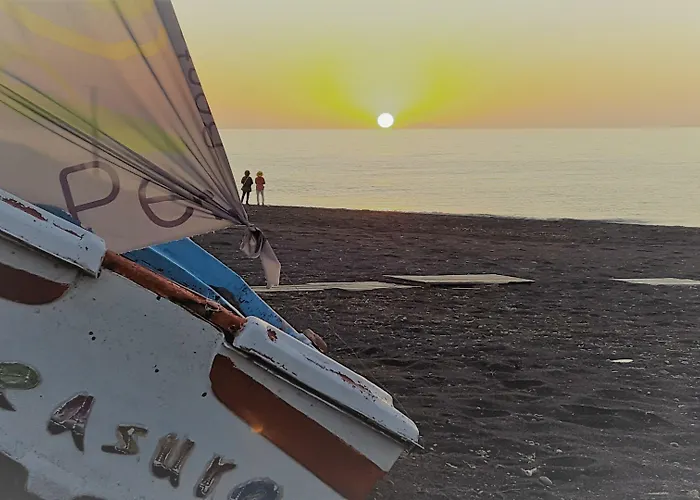 Pleasure Beachside Hotel Perissa (Santorini)