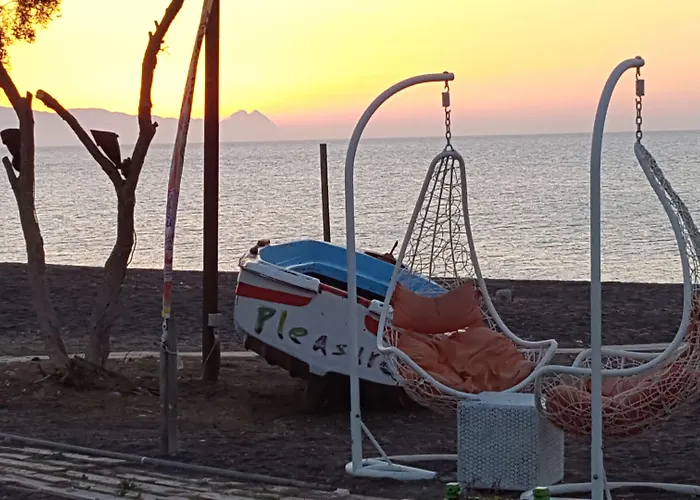 Pleasure Beachside Hotel Perissa (Santorini)